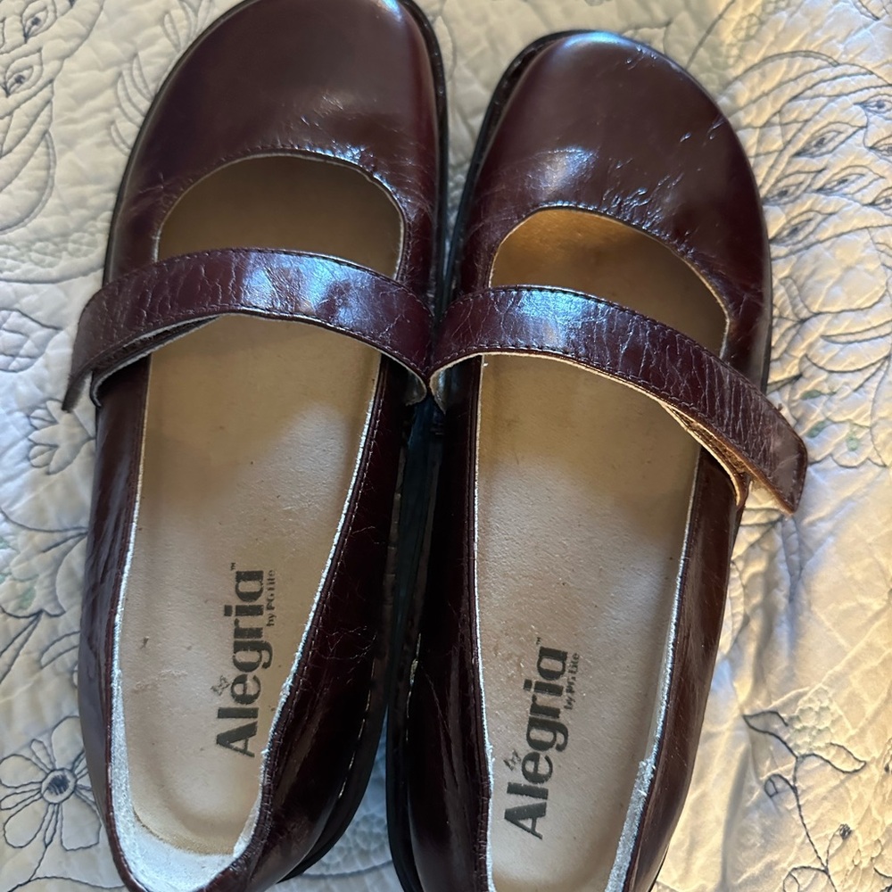 Alegria Women's Flats in Burgundy